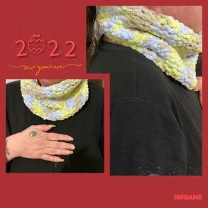 Knitted cowl/scarf/warm/thick